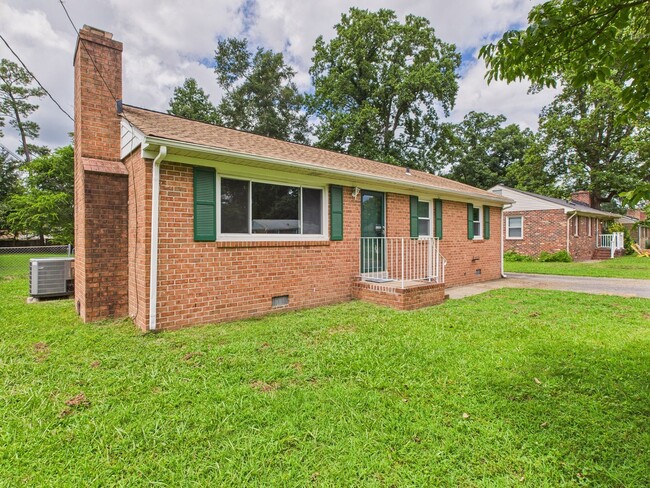 2318 Aspen Ave in Chester, VA - Building Photo - Building Photo