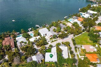 1320 N Biscayne Point Rd in Miami Beach, FL - Building Photo - Building Photo