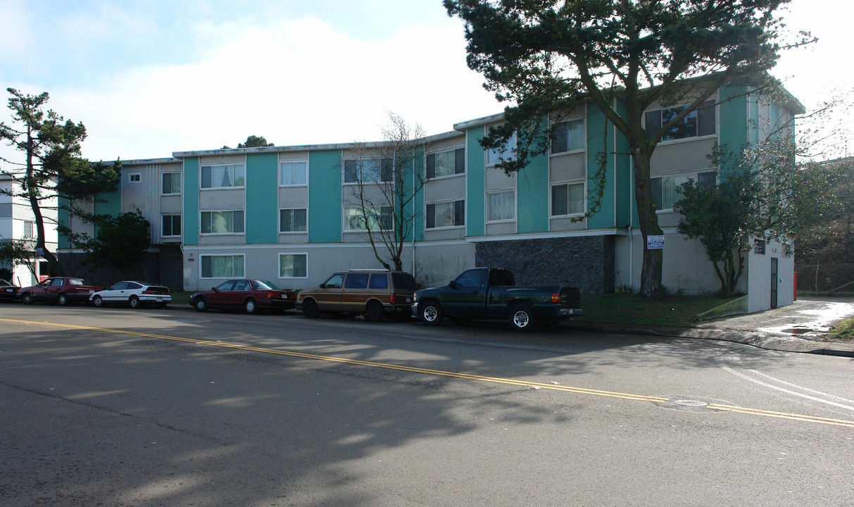 595 Clarinada Ave in Daly City, CA - Building Photo