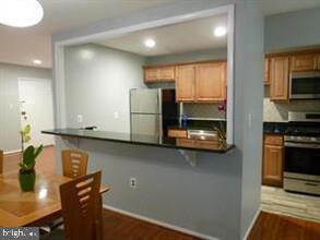 5200 Crossfield Ct in North Bethesda, MD - Building Photo - Building Photo