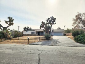 58025 Desert Gold Dr in Yucca Valley, CA - Building Photo