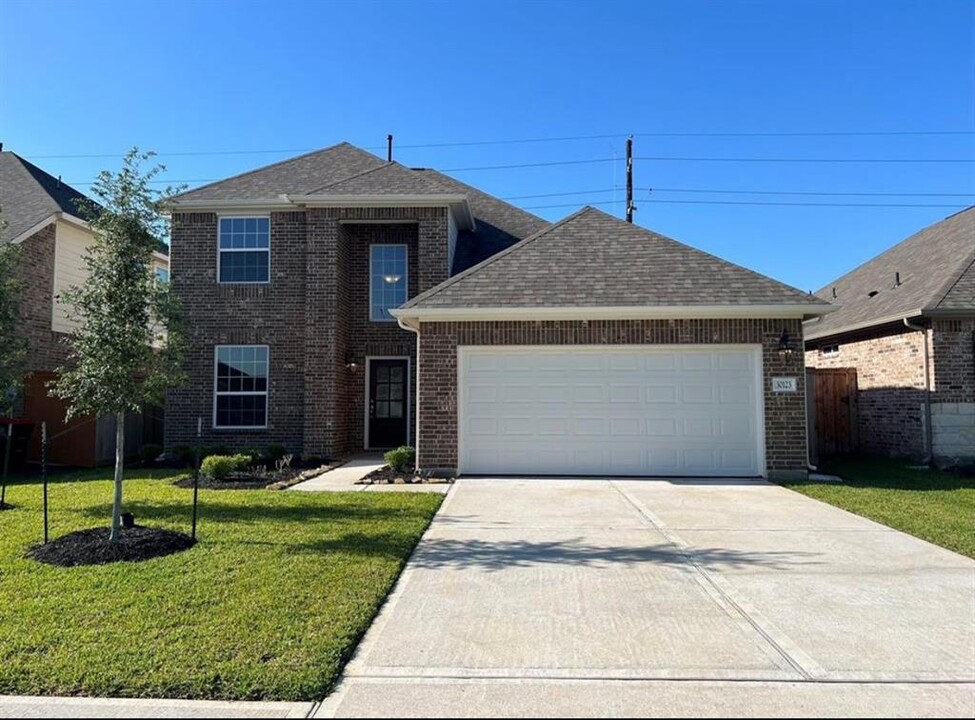 30123 Twisting Springs Dr in Brookshire, TX - Foto de edificio