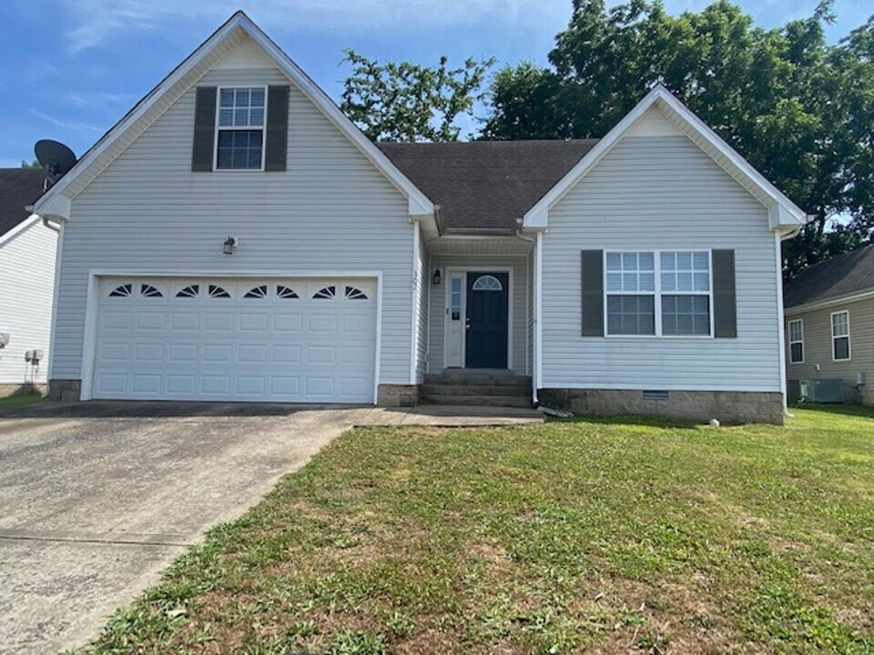302 Chalet Cir in Clarksville, TN - Foto de edificio