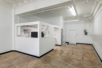 6221 Hollis St in Emeryville, CA - Building Photo - Building Photo