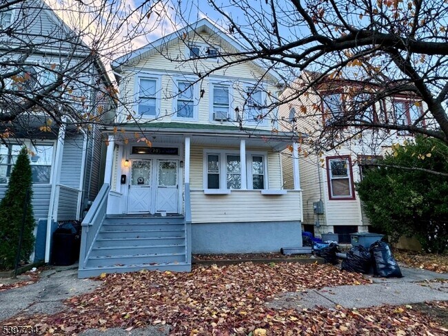 10 Willowdale Ave in Montclair, NJ - Building Photo - Building Photo