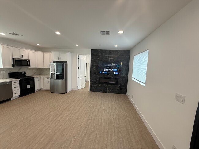 20408 Devonshire St, Unit 1