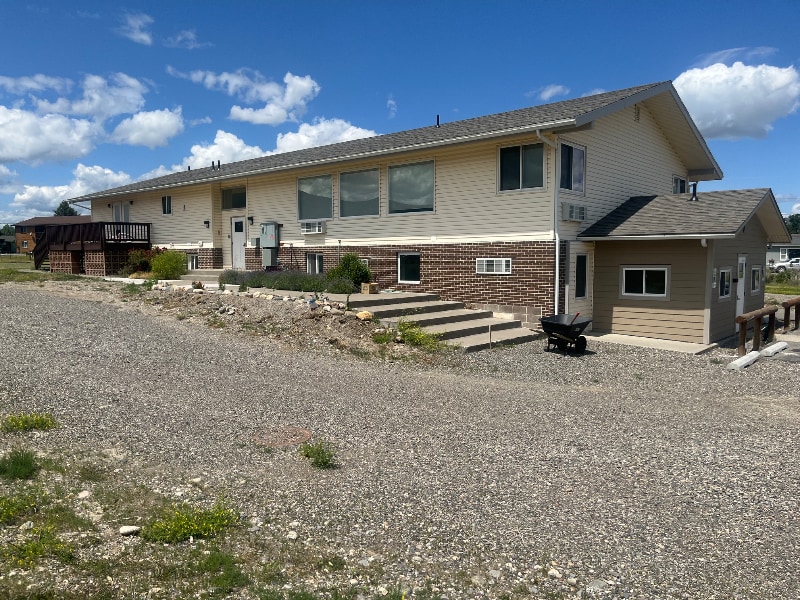 1201 W Montana St in Livingston, MT - Building Photo
