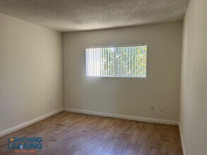 5130 Yarmouth Ave in Los Angeles, CA - Building Photo - Building Photo