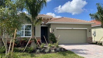 3108 Royal Gardens Ave in Ft. Myers, FL - Building Photo