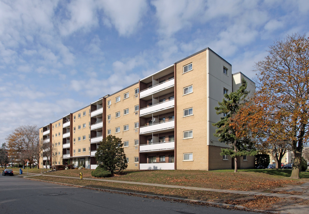 The Diplomat in Oshawa, ON - Building Photo