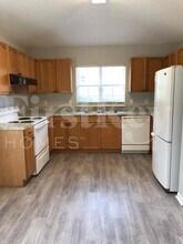 2137 Featherwood Dr W in Jacksonville, FL - Building Photo - Building Photo