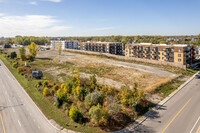 3025 Des Gouverneurs Av in Laval, QC - Building Photo - Building Photo