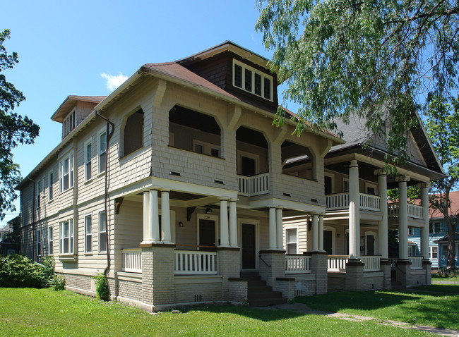 739 Genesee St in Rochester, NY - Building Photo - Building Photo