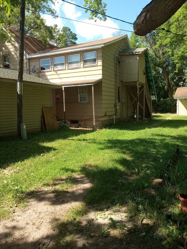 202 1/2 US-2 in Hinckley, MN - Building Photo - Building Photo