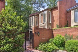 49 Willow Glen NE in Atlanta, GA - Building Photo - Building Photo