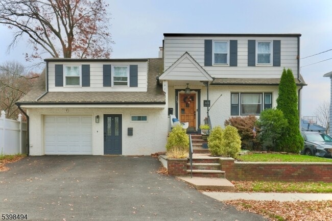 property at 220 E Munsell Ave