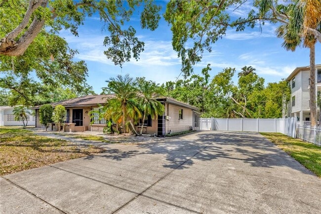 4909 S Elberon St in Tampa, FL - Building Photo - Building Photo