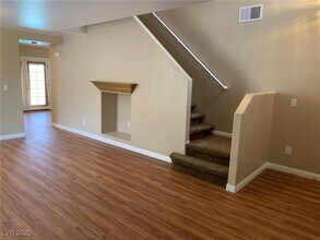 9541 Paradise Rd in Las Vegas, NV - Building Photo - Building Photo