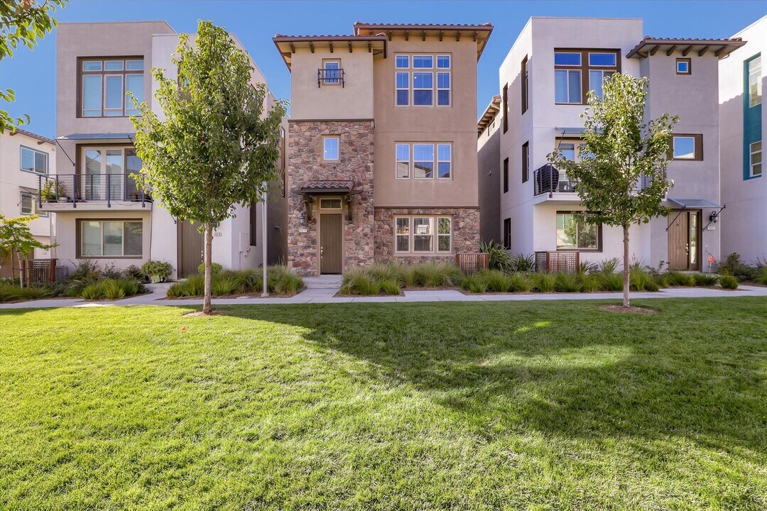 3072 Lina Loop in San Jose, CA - Building Photo