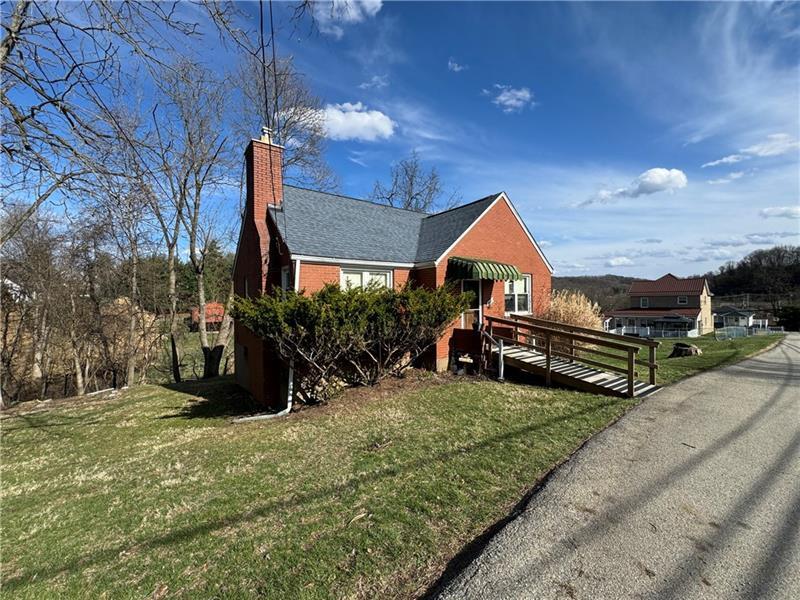 3486 Boyd St in Finleyville, PA - Building Photo