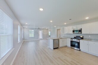 656 June St in Prattville, AL - Foto de edificio - Building Photo