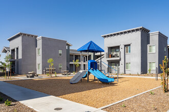 Valley Village Apartments in Huron, CA - Building Photo - Building Photo