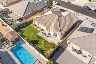 29052 Topeka Cir in Winchester, CA - Building Photo - Building Photo