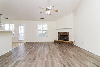 215 Overlook Dr in Dallas, GA - Building Photo - Building Photo