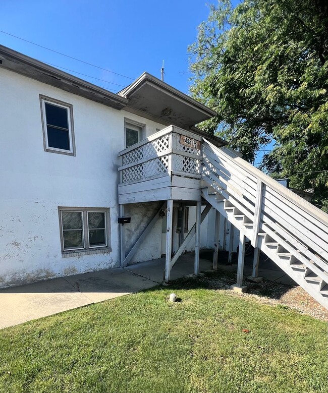 property at 458 W Broadway St