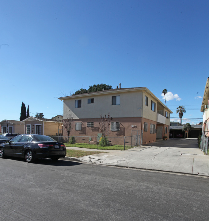 1227 N Hoover St in Los Angeles, CA - Building Photo