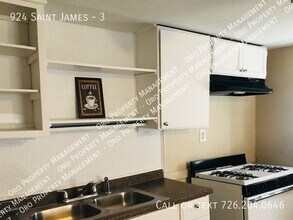 924 St James St in San Antonio, TX - Building Photo - Building Photo