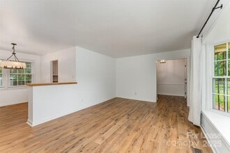 3252 Northampton Dr in Charlotte, NC - Building Photo - Building Photo