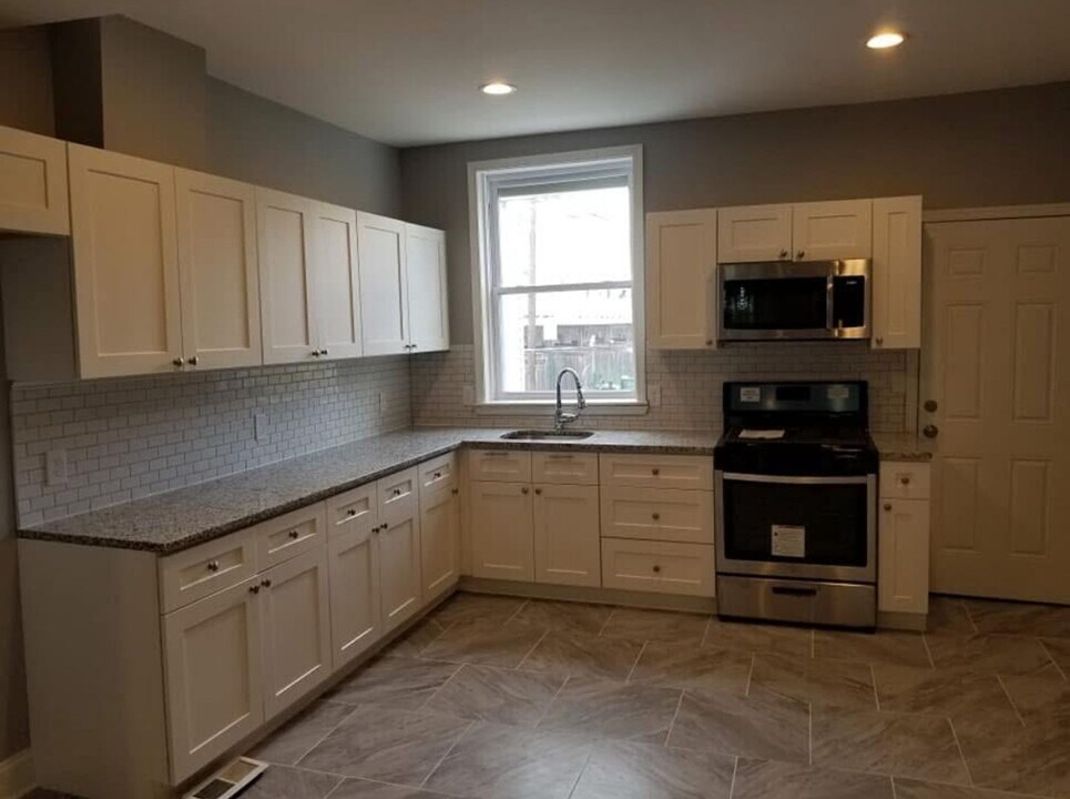 1225 S Carey St in Baltimore, MD - Building Photo