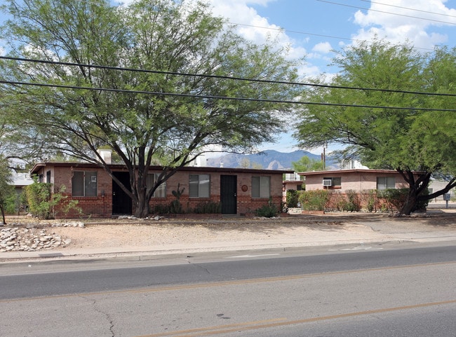 2801-2813 N Park Ave in Tucson, AZ - Foto de edificio - Building Photo