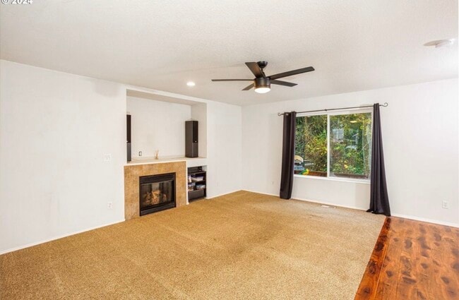 1018 NE Mariners Loop in Portland, OR - Building Photo - Building Photo