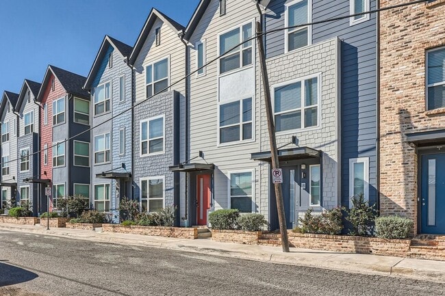 property at 301 E Lamar St