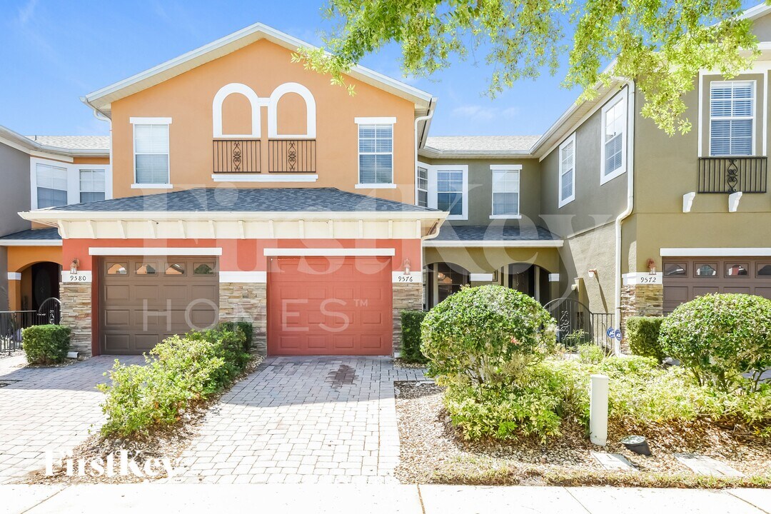 9576 Silver Buttonwood St in Orlando, FL - Foto de edificio