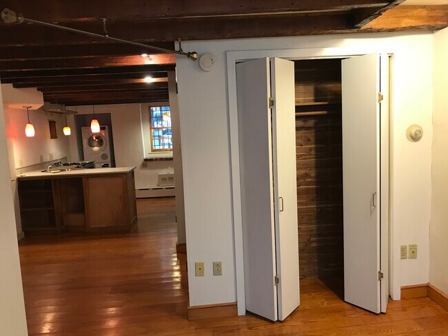 209 Spruce St, Unit Studio photo'