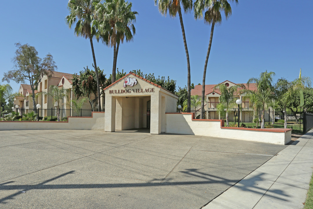 Bulldog Village Apartments in Fresno, CA - Building Photo