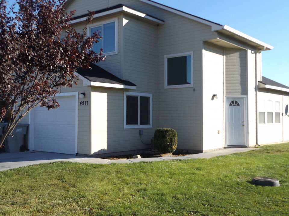 4917 Sir James Ave in Caldwell, ID - Foto de edificio