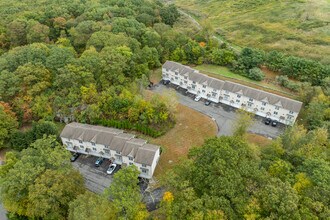 180 Grilley Rd in Waterbury, CT - Building Photo - Building Photo