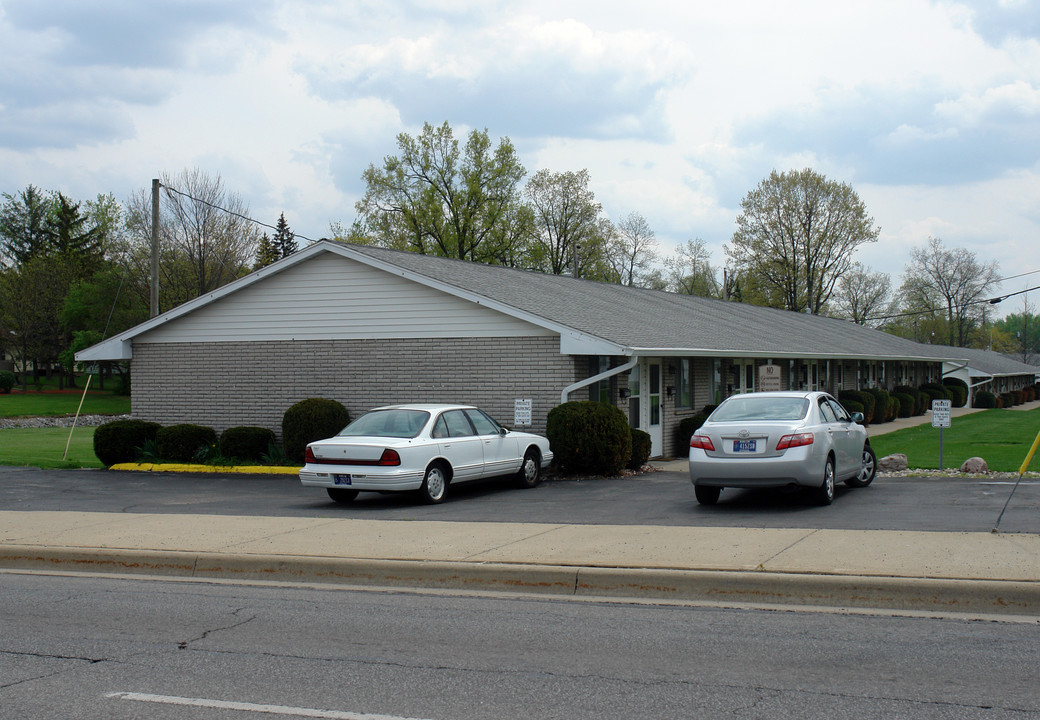 Senior Town Apartments in Fort Wayne, IN - Building Photo