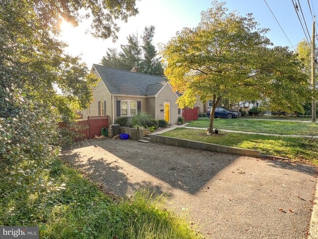 10159 Sutherland Rd in Silver Spring, MD - Building Photo - Building Photo