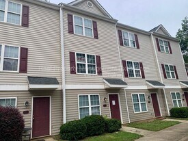 16 Red Ln in Raleigh, NC - Building Photo