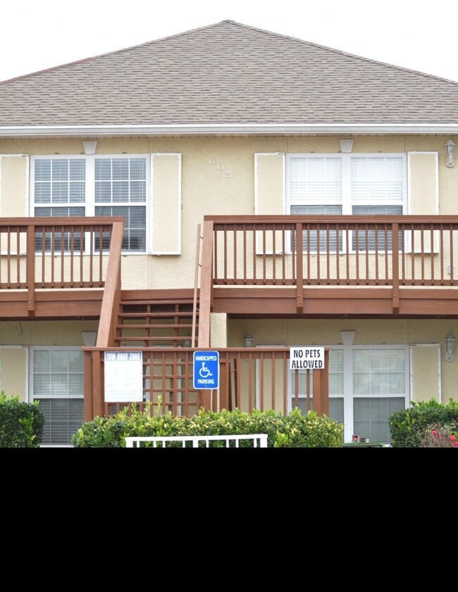 605 Dogwood St in Panama City Beach, FL - Foto de edificio - Building Photo