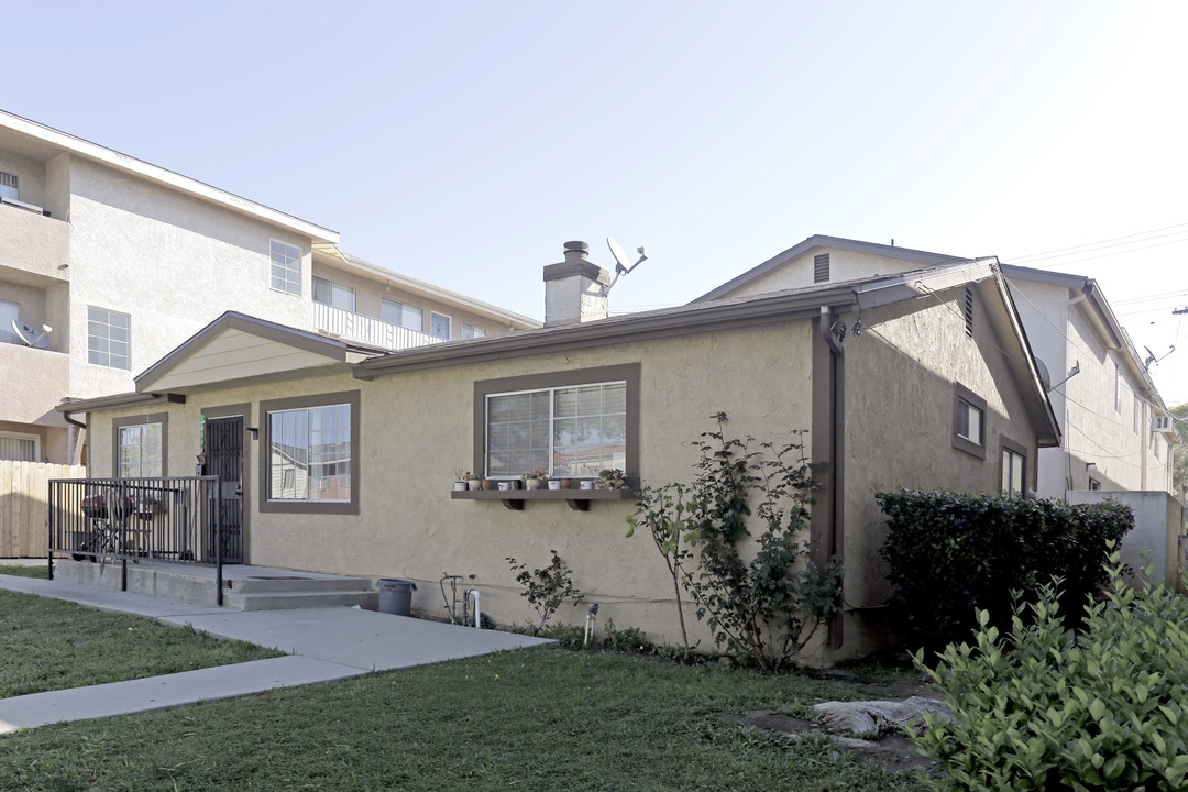 6324-6326 Comstock Ave in Whittier, CA - Foto de edificio