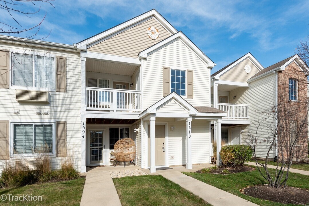1610 McClure Rd in Aurora, IL - Building Photo