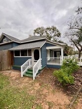 210 E Phillips St in Conroe, TX - Building Photo - Building Photo