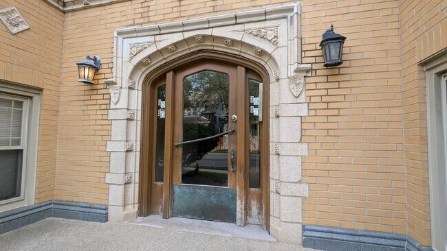 1010 N Austin Blvd in Oak Park, IL - Foto de edificio - Building Photo