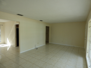 880 E Lehigh Dr in Deltona, FL - Building Photo - Building Photo